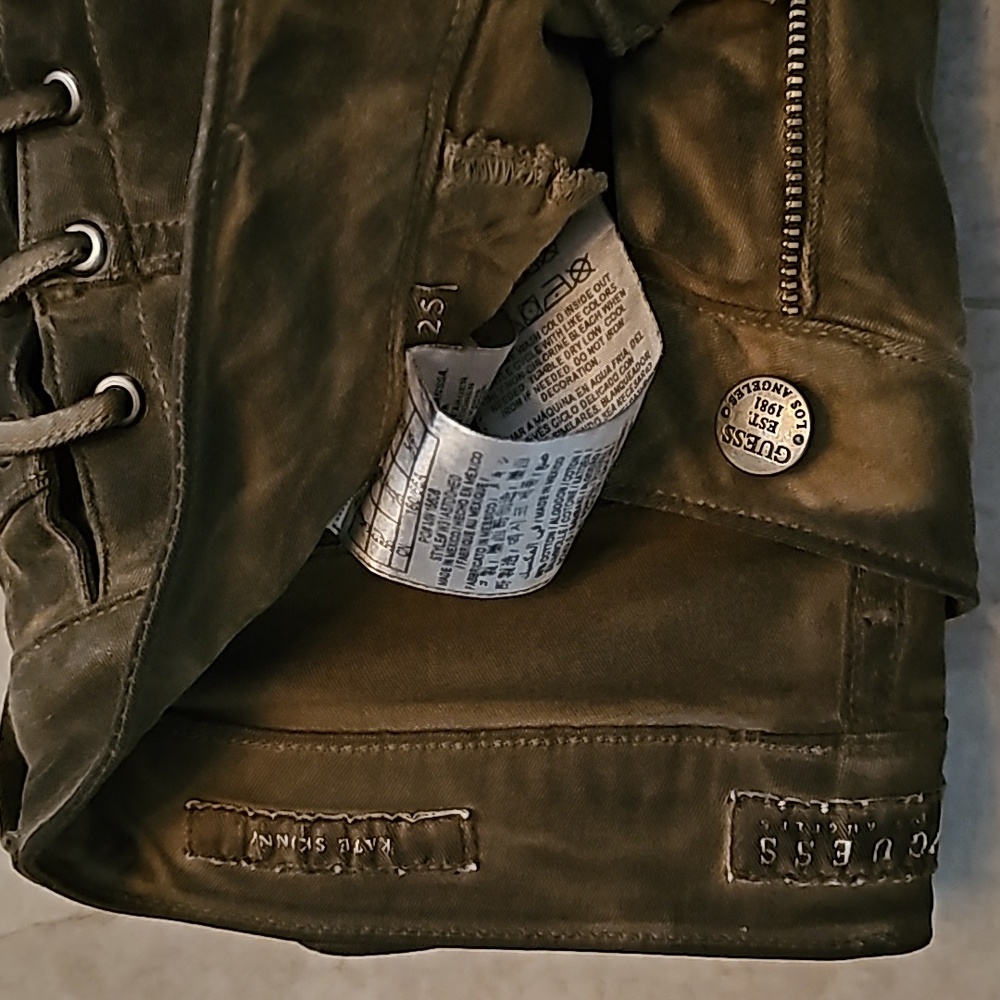 GUESS Jeans - Picture 7 of 7